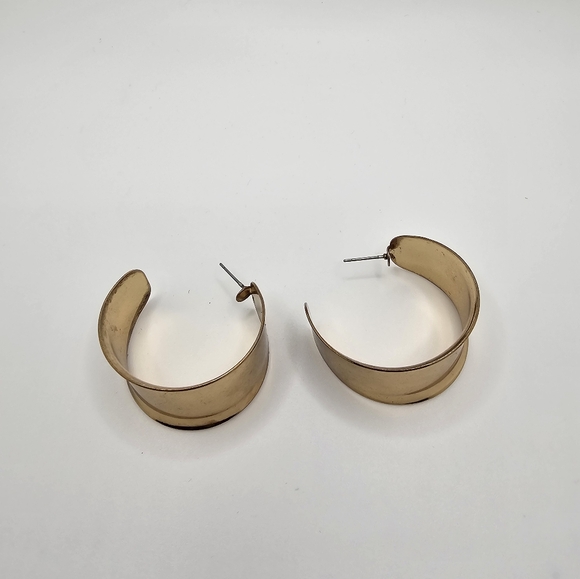 Womens Fashion Gold Tone Wide Hoop Earrings Costume Jewelry - Picture 7 of 15